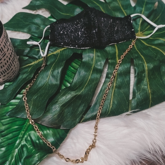 3/$30 Mask Chain - Picture 2 of 3